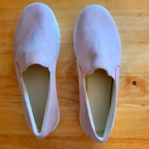 Slip on tennis shoes